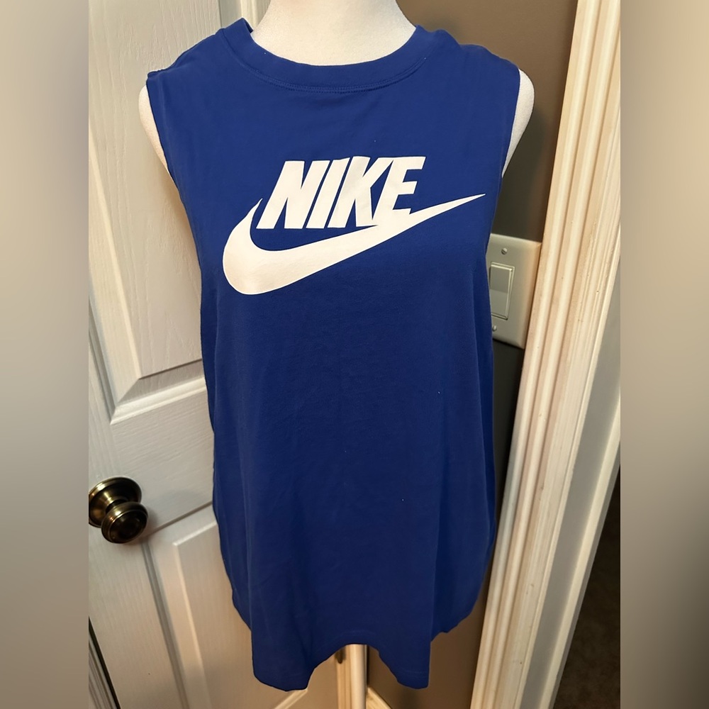 Nike active tank size large